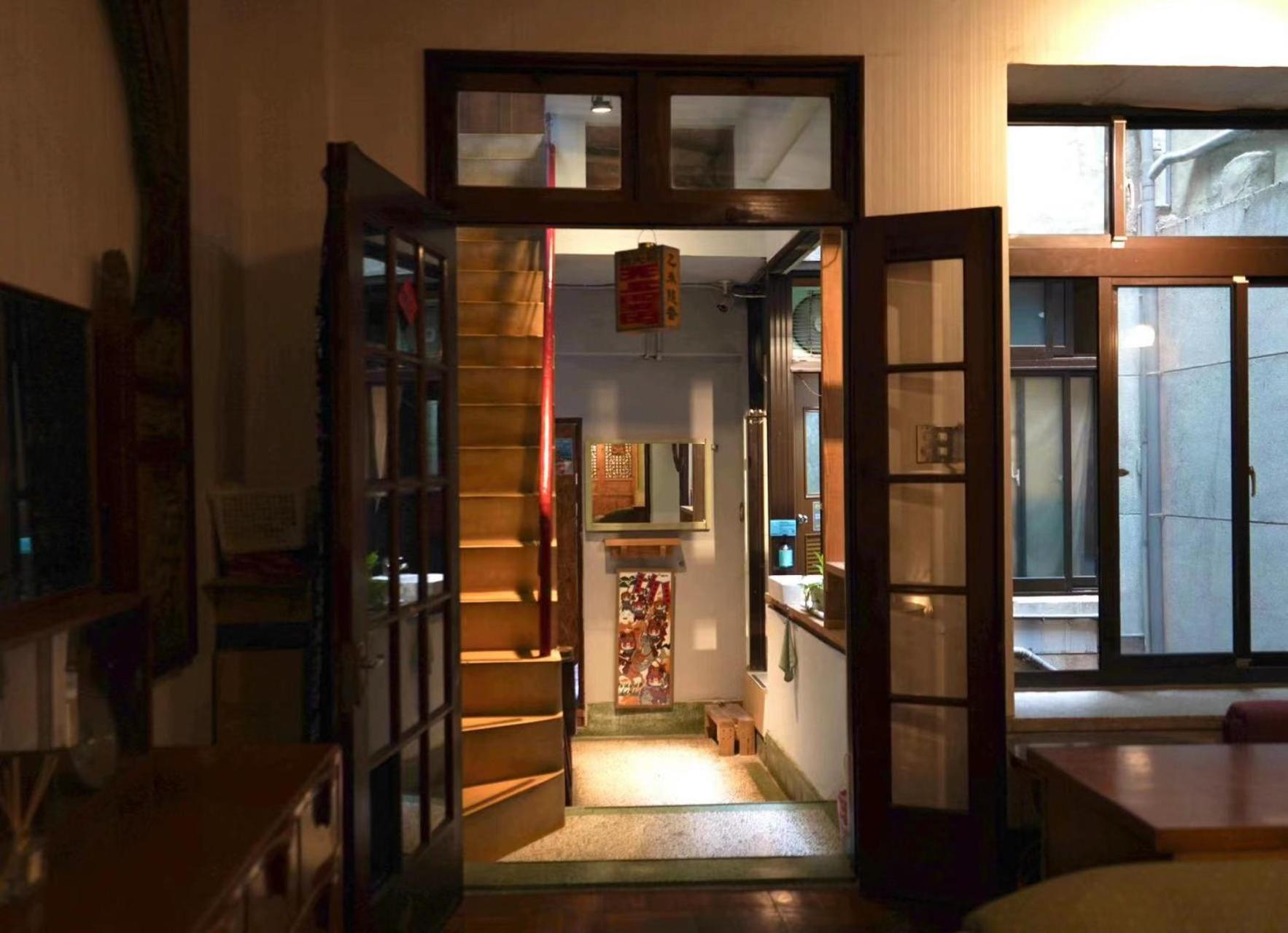 Fuqi Hostel - Yuanqi Tainan Bagian luar foto