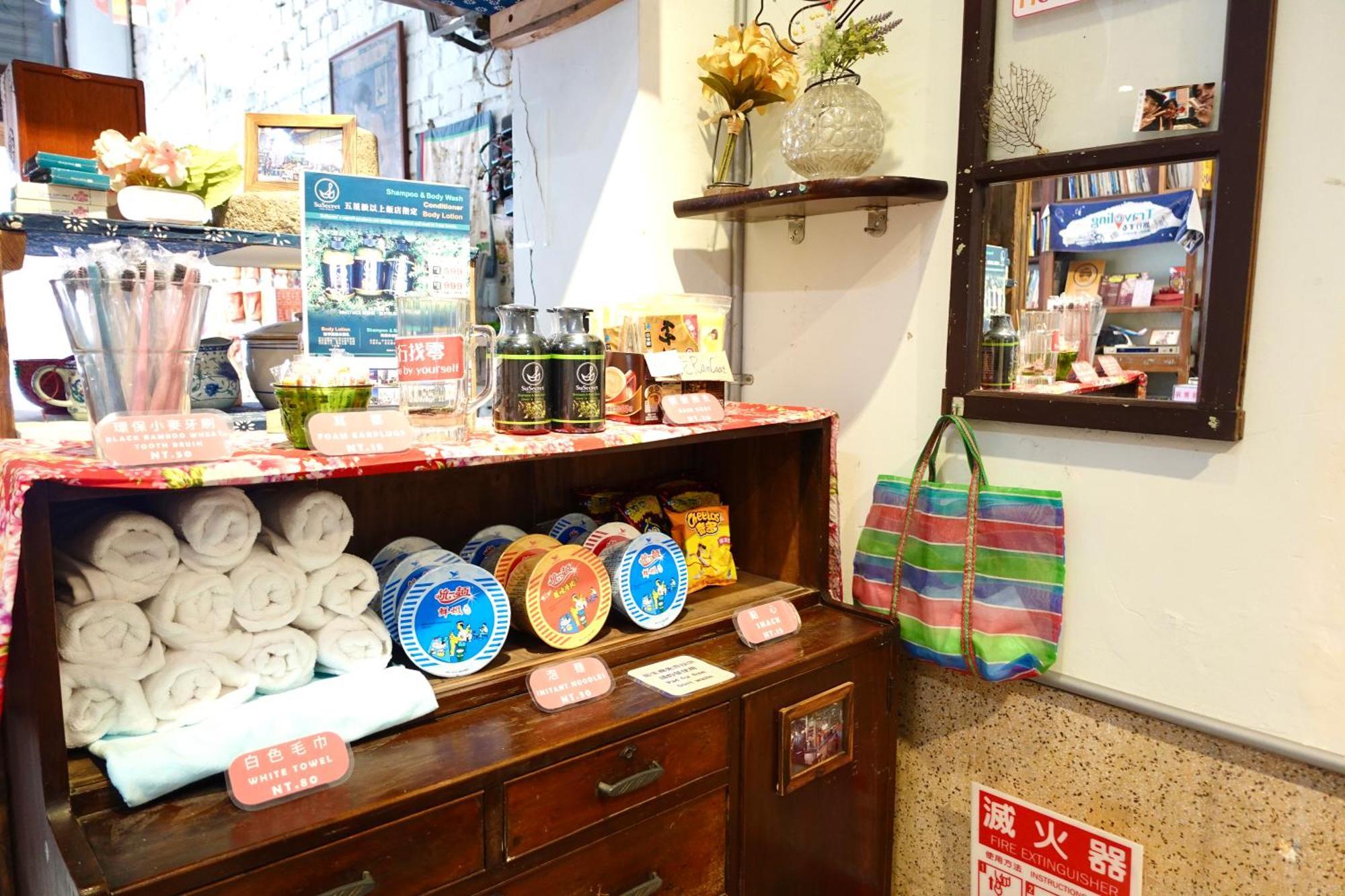 Fuqi Hostel - Yuanqi Tainan Bagian luar foto