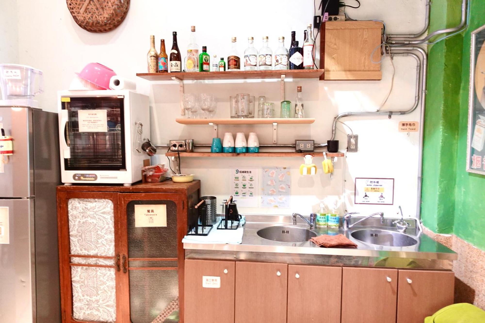 Fuqi Hostel - Yuanqi Tainan Bagian luar foto