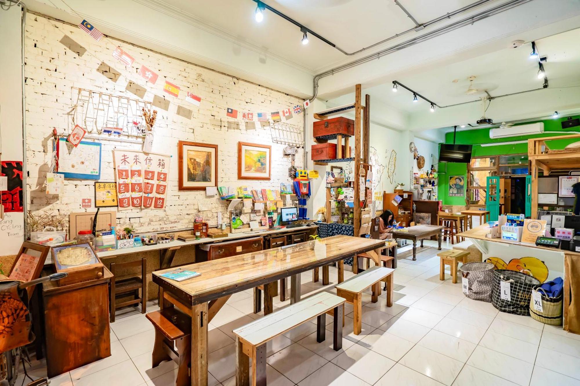 Fuqi Hostel - Yuanqi Tainan Bagian luar foto