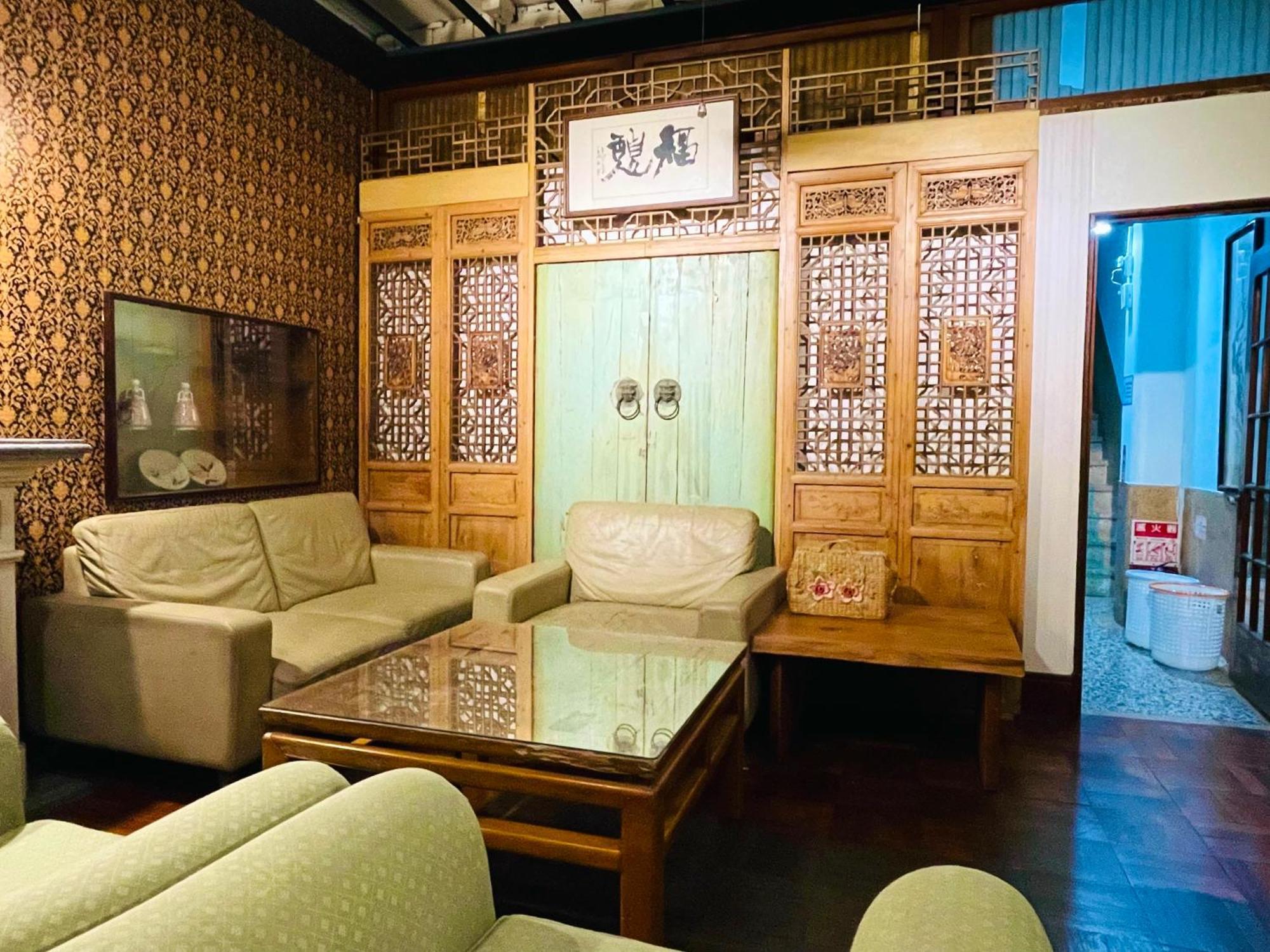 Fuqi Hostel - Yuanqi Tainan Bagian luar foto