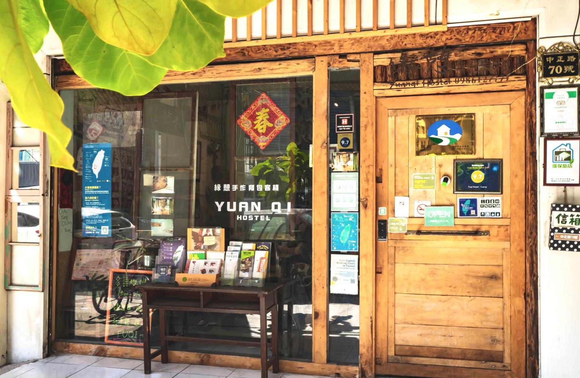 Fuqi Hostel - Yuanqi Tainan Bagian luar foto